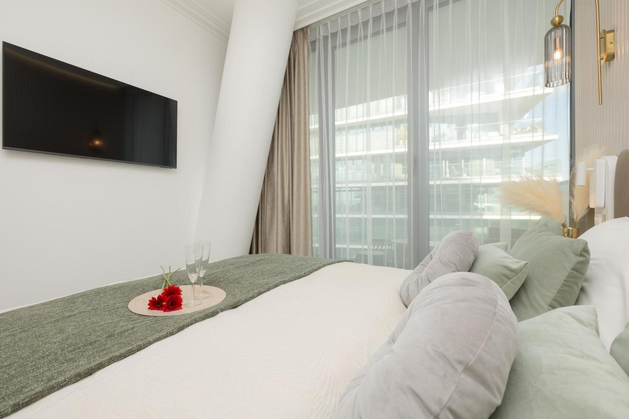 Royallux Apartment Waves Resort & Spa - Sea View From Balcony By Renters Prestige Miedzyzdroje Εξωτερικό φωτογραφία